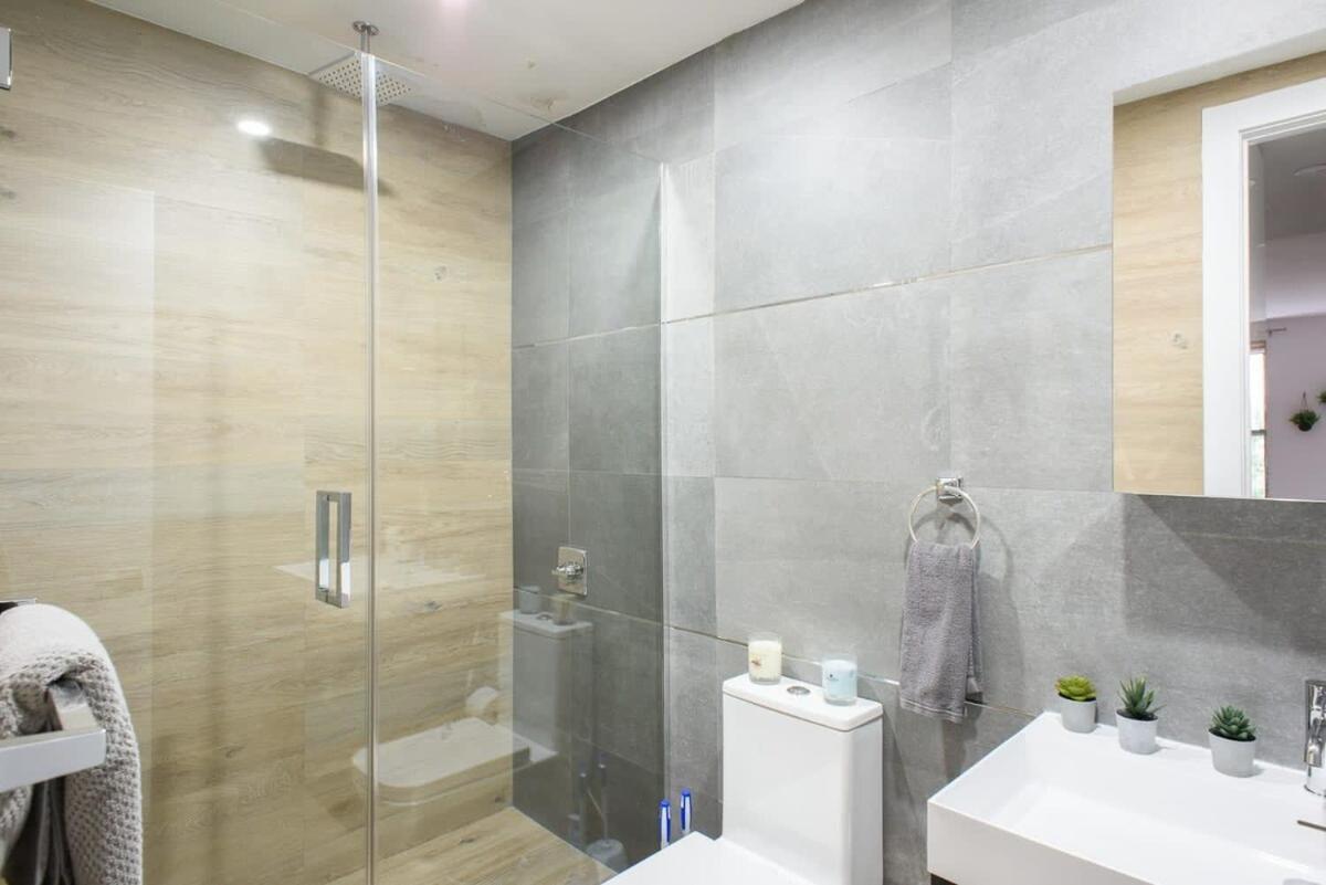 1597-phs New 1br-2bath Ph Duplex Outdoor Deck Căn hộ *