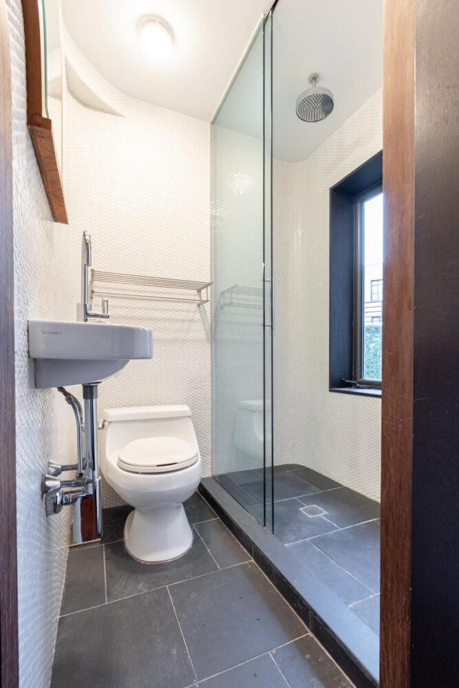 Căn hộ E10-2 Designer East Village Townhouse 1br *