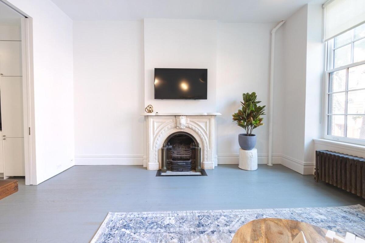 E10-2 Designer East Village Townhouse 1br Căn hộ New York