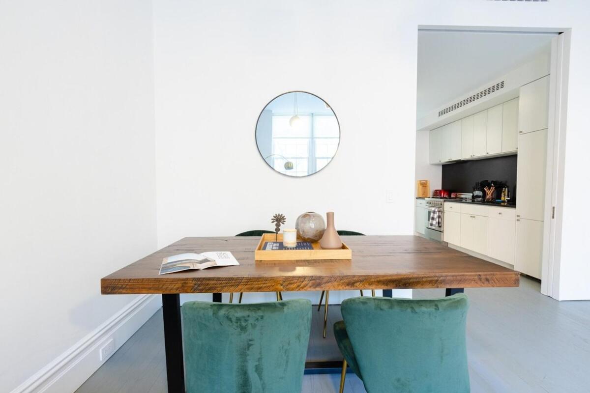 E10-2 Designer East Village Townhouse 1br Căn hộ *