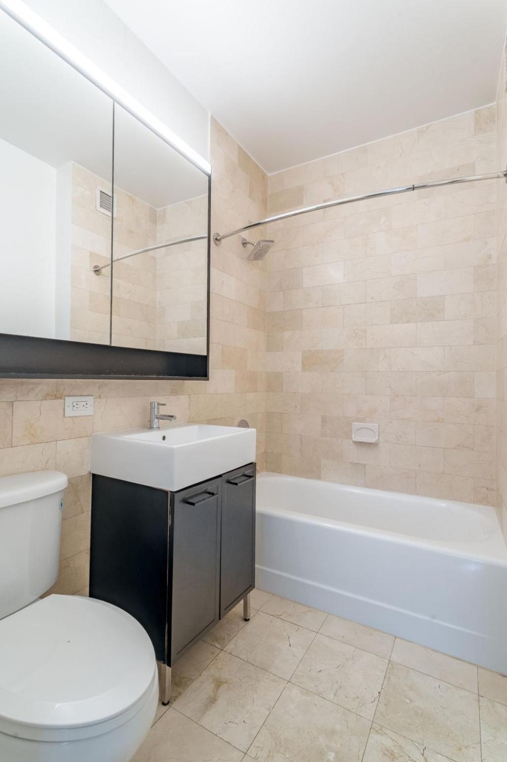 Căn hộ Stunning 2bedroom 1bath In The Fidi New York