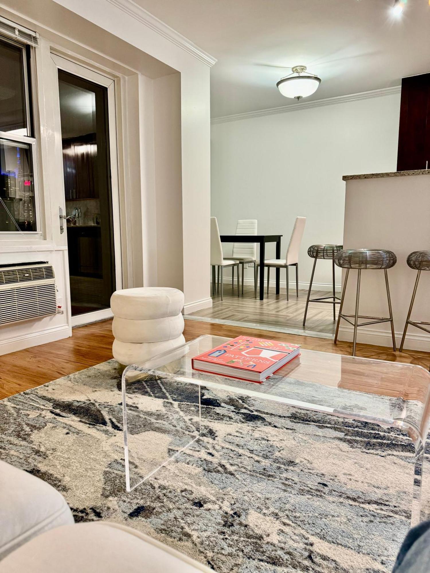 Căn hộ Midtown High Floor Fantastic Panoramic View Corner 2 Bedroom *
