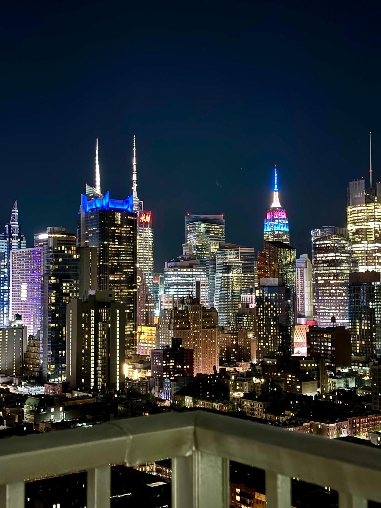 Midtown High Floor Fantastic Panoramic View Corner 2 Bedroom Căn hộ New York