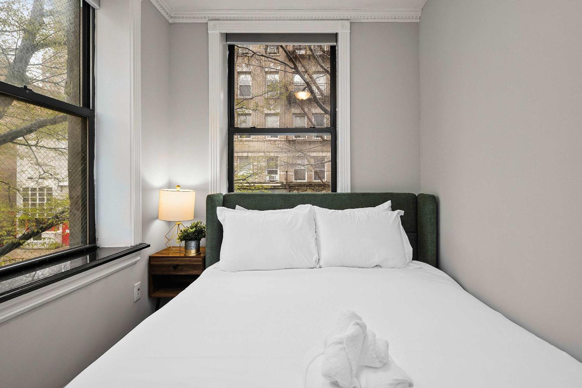 Apartment Sleek Manhattan Pad In Prime Location *