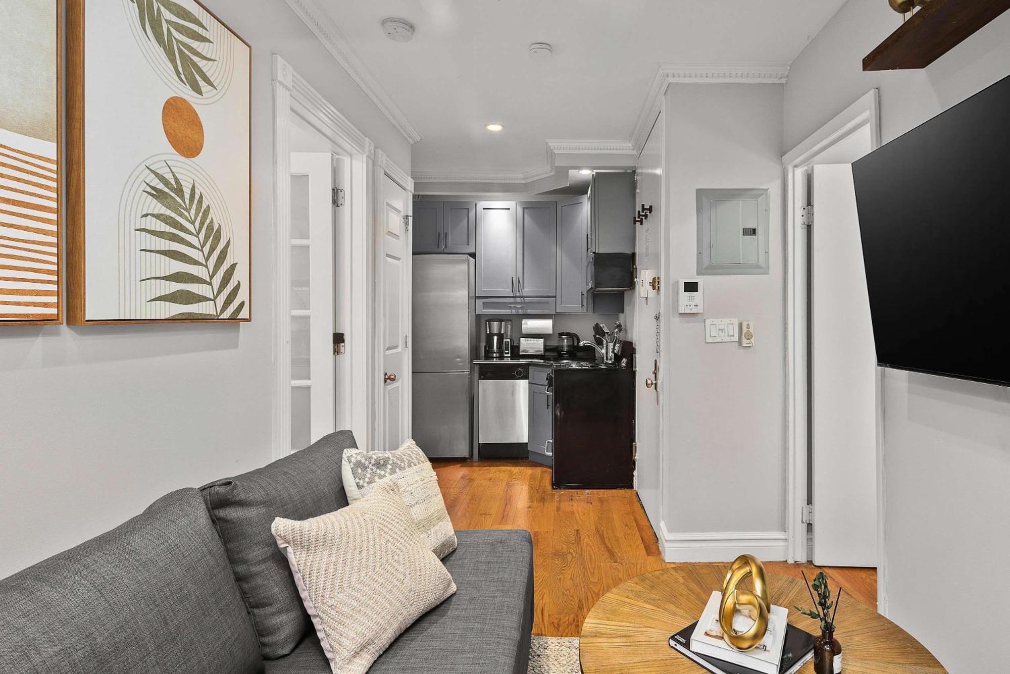 Sleek Manhattan Pad In Prime Location New York