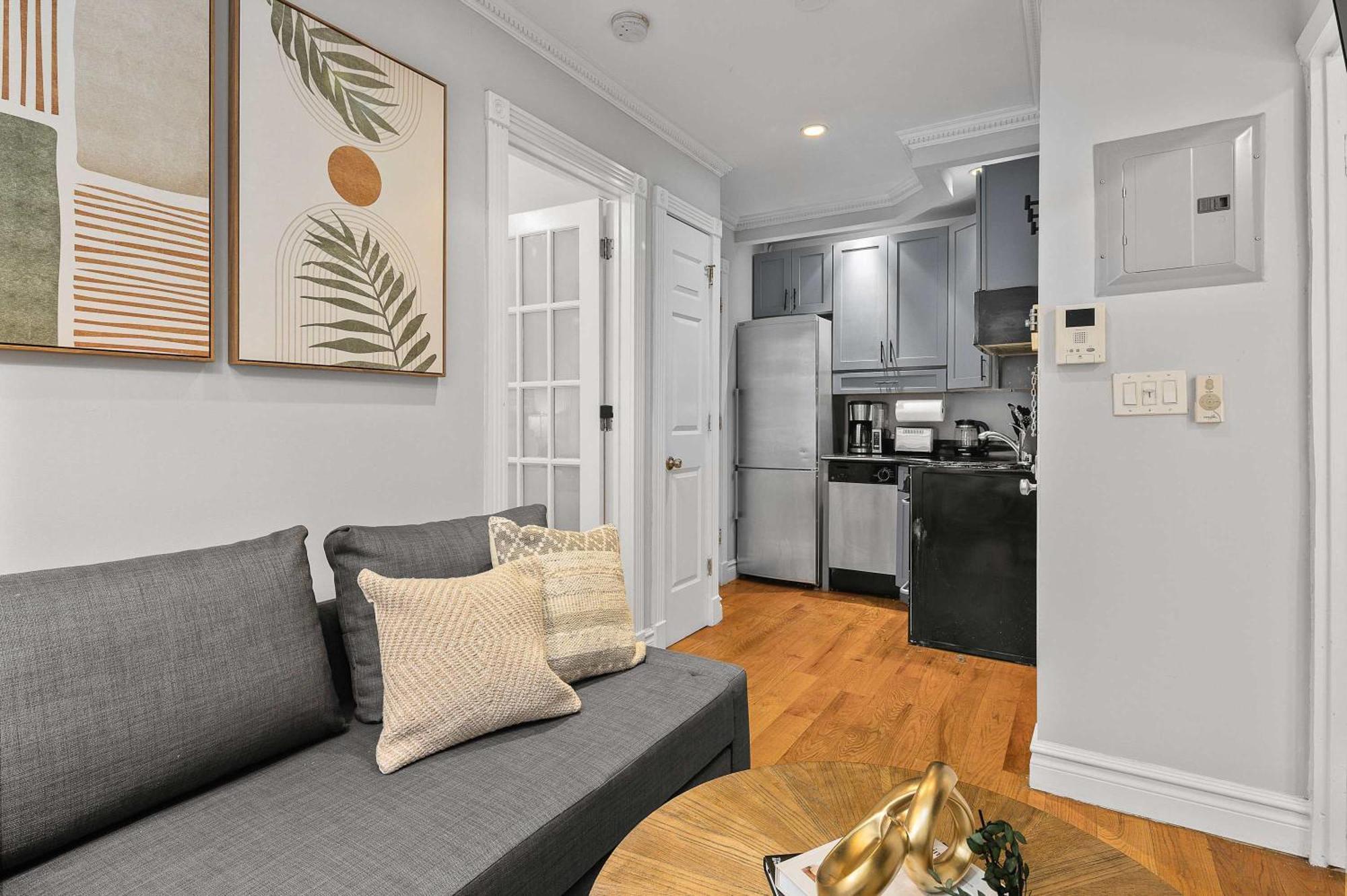 Apartment Sleek Manhattan Pad In Prime Location *