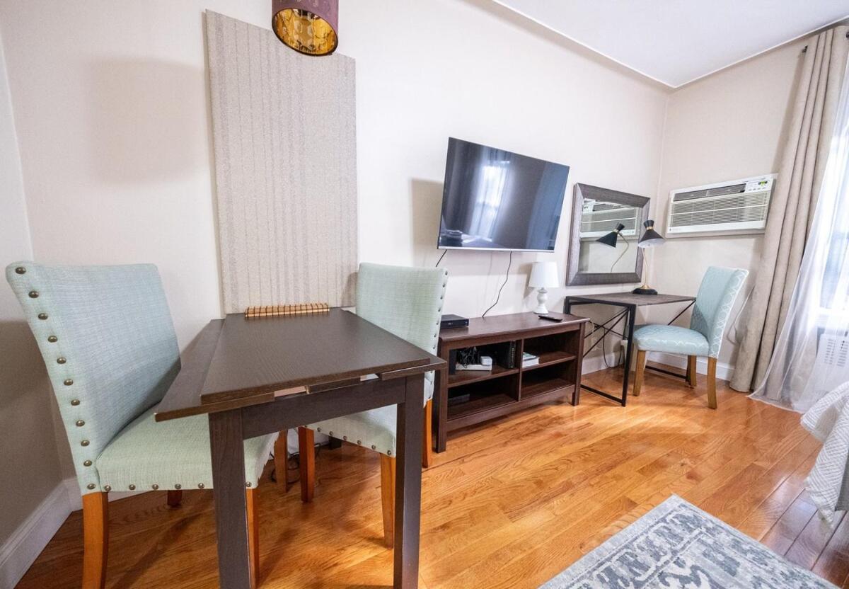 Close To Park, Lenox Hill & Ny Presbyterian Apartment