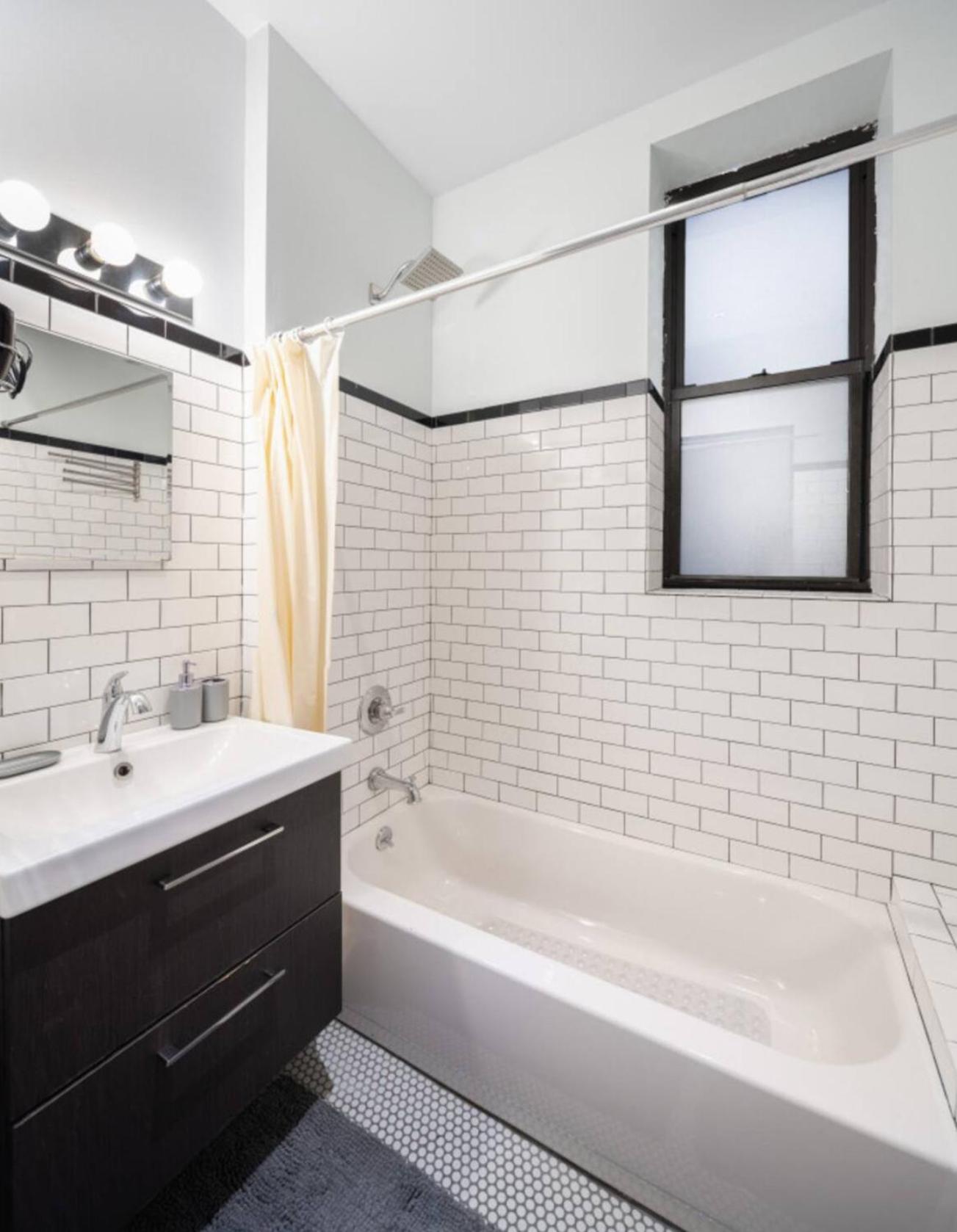 Spacious 4bd With Backyard In Manhattan Apartment *