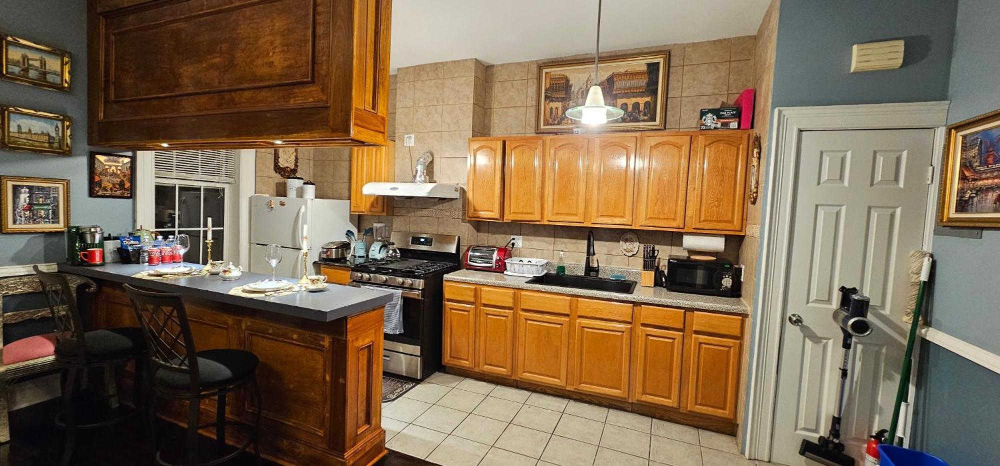Luxurious At Colonial Townhouse Apartment