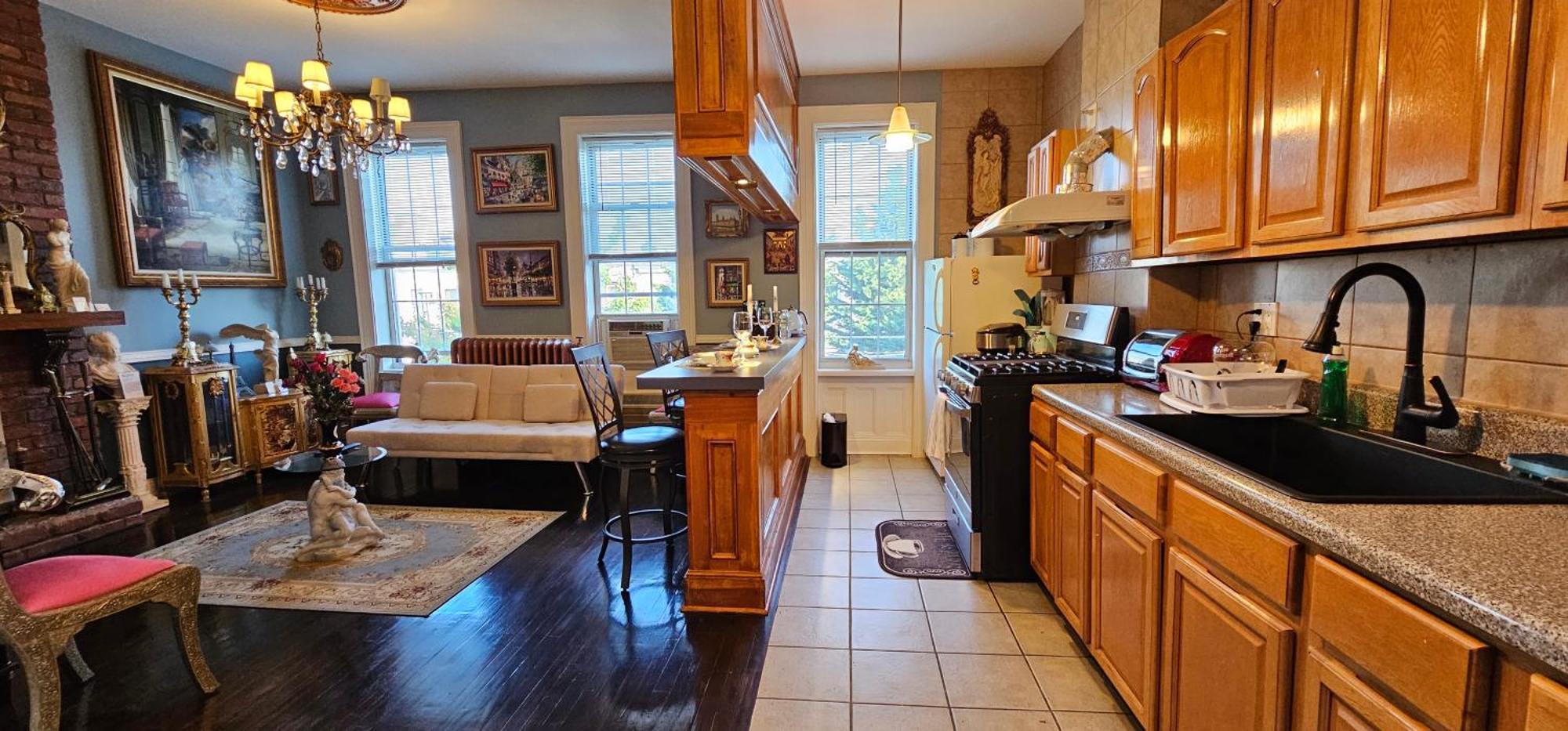 Luxurious At Colonial Townhouse New York