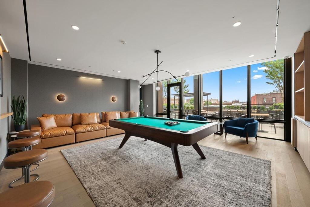 Apartamento Sleek And Stylish Studio, Luxe Perks In Prime Spot