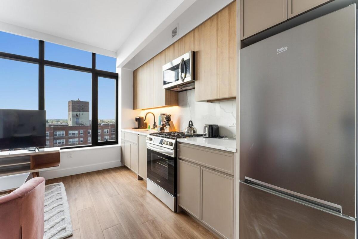 Apartamento Sleek And Stylish Studio, Luxe Perks In Prime Spot