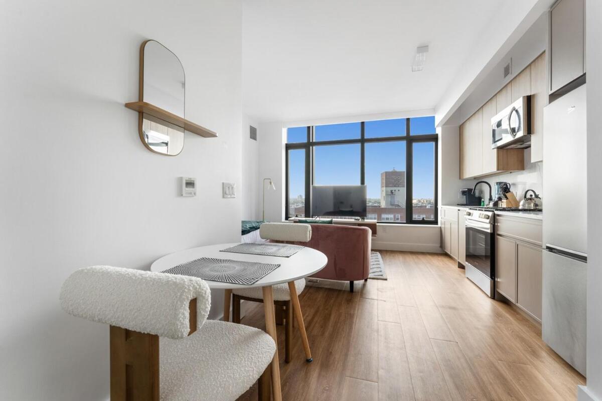 Sleek And Stylish Studio, Luxe Perks In Prime Spot Apartamento *