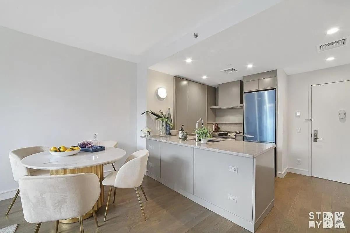 Apartment 194-4c Stylish 3br 2ba Washer-dryer Rooftop