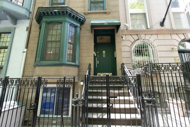 Manhattan Brownstone Apartment *