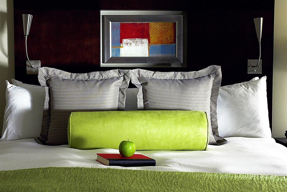 Khách sạn Aura Times Square Newly Renovated 4*