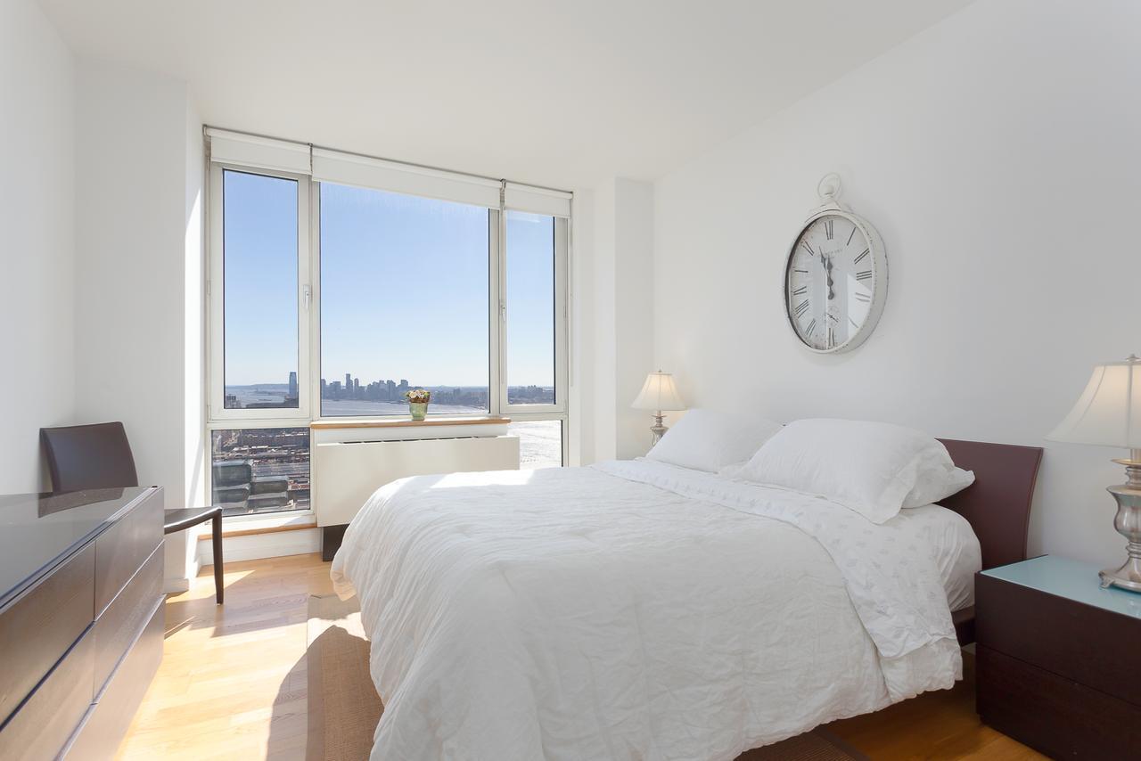 Căn hộ Times Square Lux Highrise *