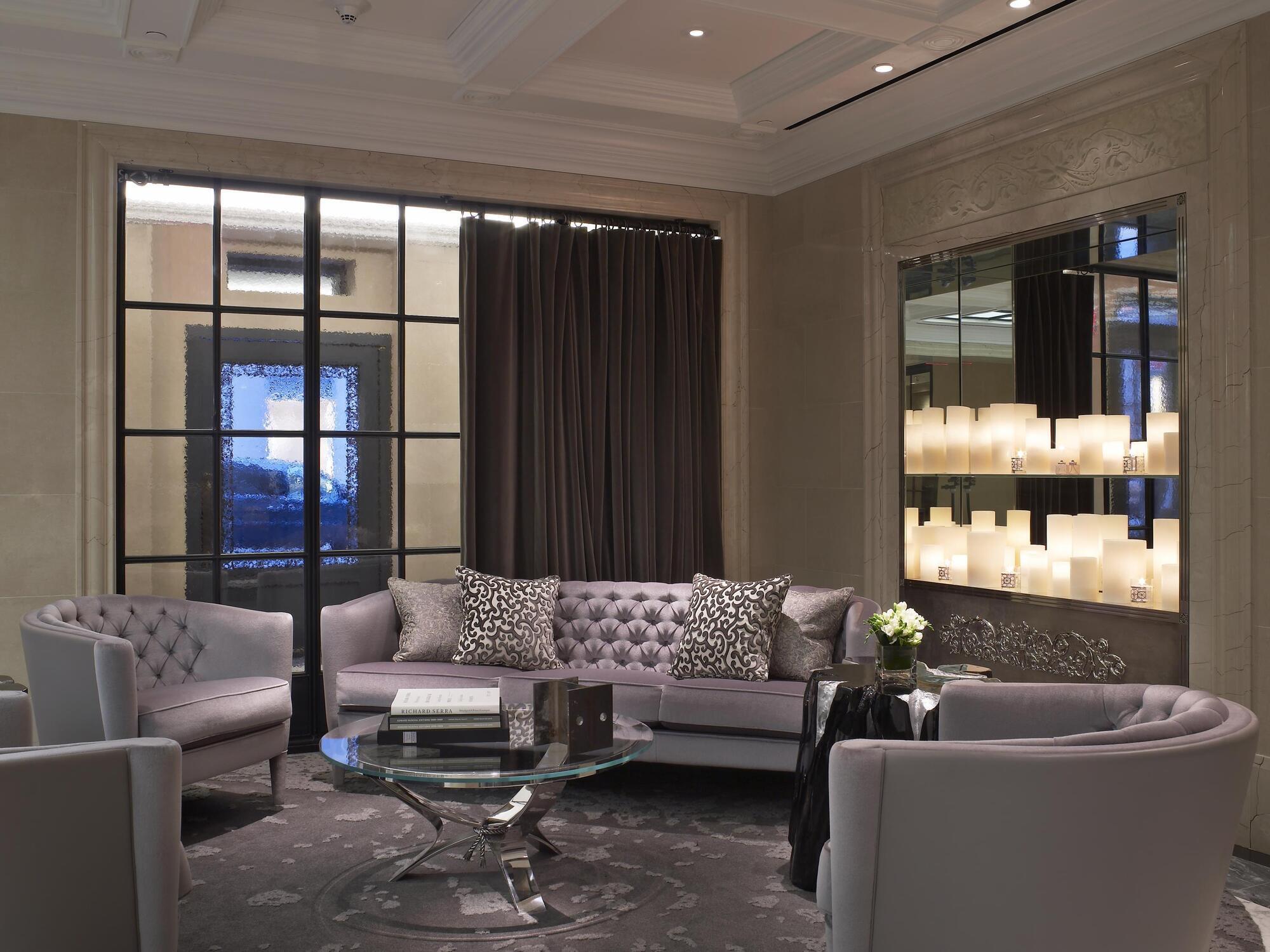 Khách sạn The Surrey 5*