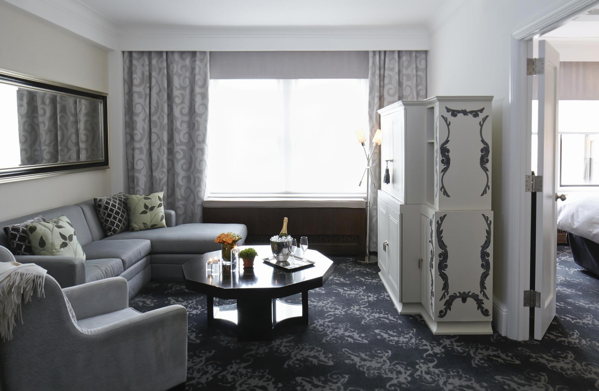 The Surrey Khách sạn 5*