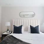Casa Del Sogno Upper East Side- Massive 1Br W Private Patio
