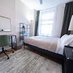 3Br Apt Two Blocks To Central Park Elevator, Laundry, Virtual Doorman
