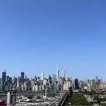Beautiful Luxury Fantastic Manhattan Skyline View One Bedroom Apartment