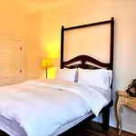 Private Spacious Apartment With 2 Bedrooms 2 Bathroomss And A Deck