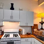 Private Spacious Apartment With 2 Bedrooms 2 Bathroomss And A Deck