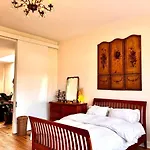 Private Spacious Apartment With 2 Bedrooms 2 Bathroomss And A Deck