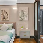 Stylish 2Br Apartment In The Heart Of The City With Gym