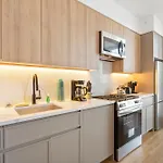 Elegant Studio Haven, Upscale Comfort