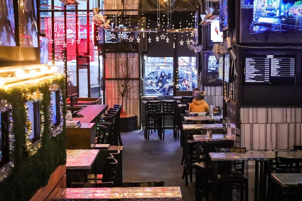 Khách sạn Wyndham Garden Chinatown 4*