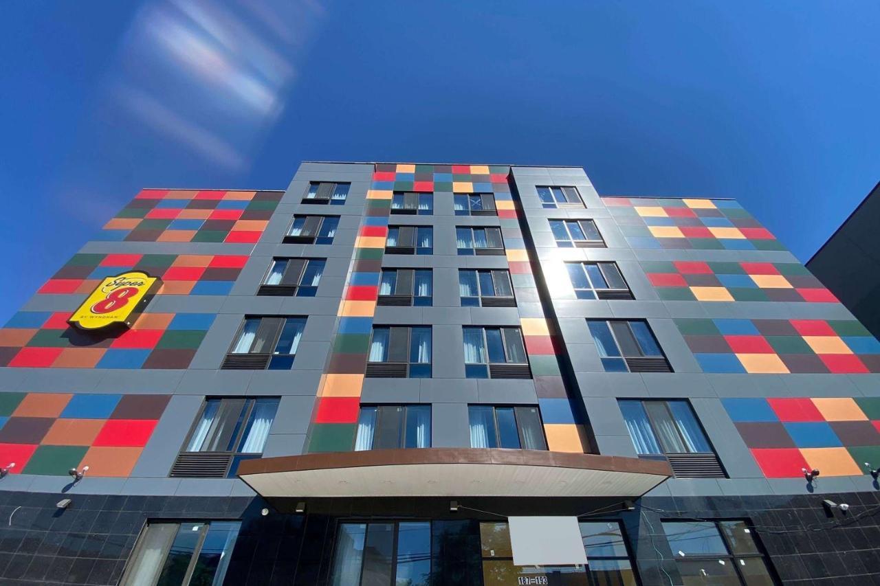 Khách sạn Super 8 By Wyndham Brooklyn Williamsburg 2*