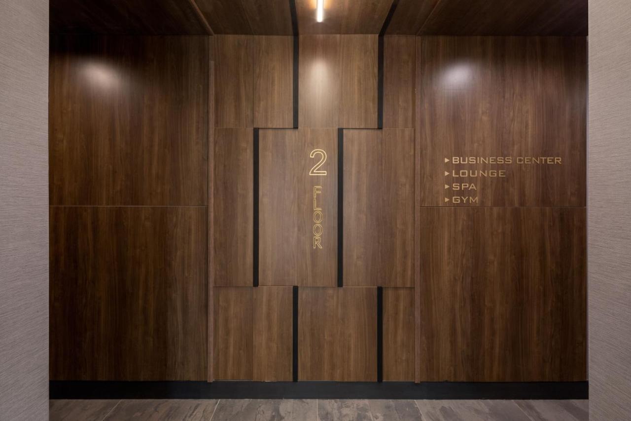 Khách sạn Global Luxury At The Arches 4*