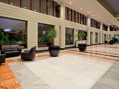 Khách sạn Doubletree By Hilton New York-laguardia 3*