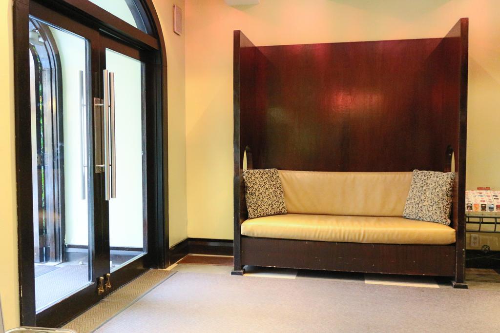 Khách sạn Park West 3*