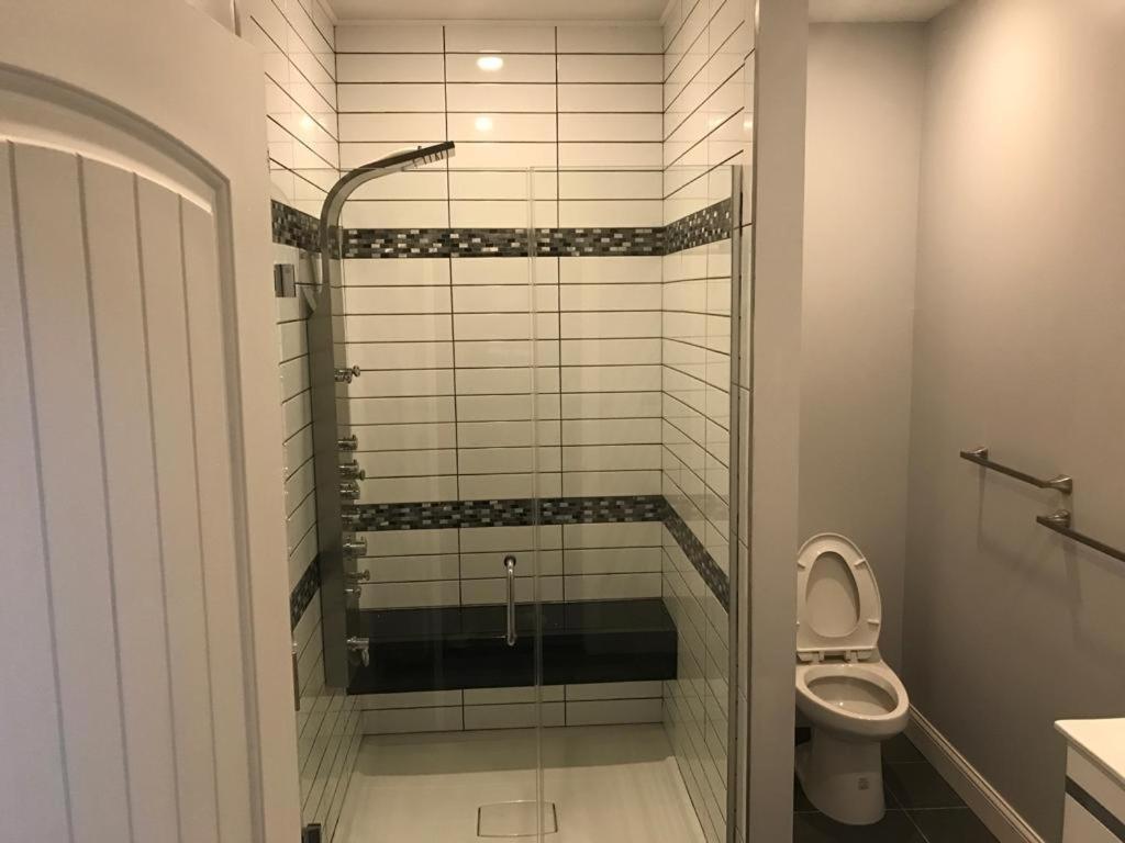Halsey Manor: Luxurious 2-bedroom Apartamento