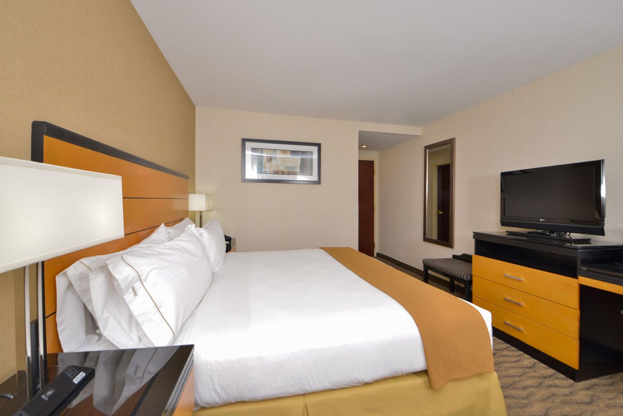 Khách sạn Express Kennedy Airport, An Ihg New York
