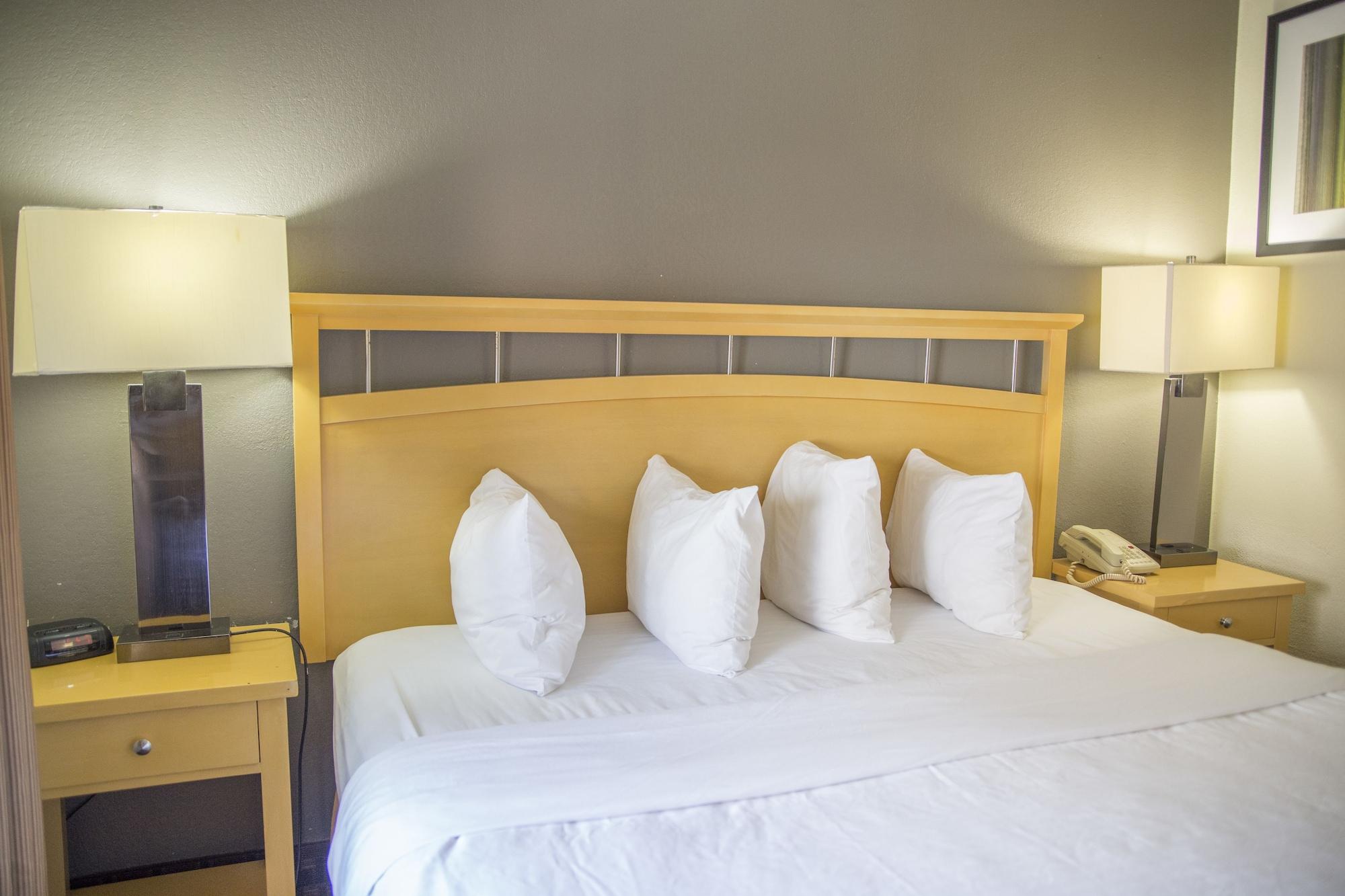 Khách sạn Hudson River 3*
