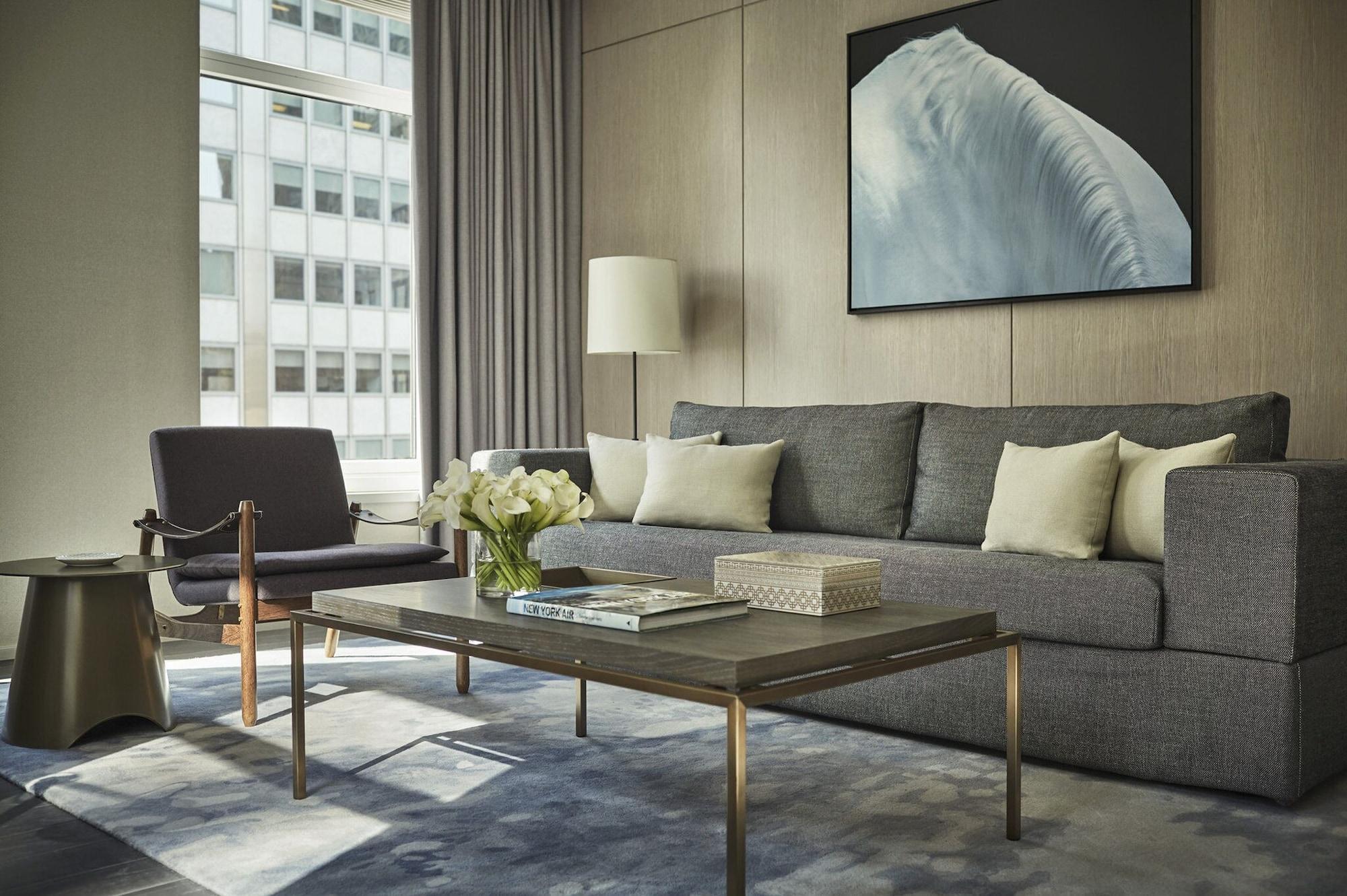 Four Seasons Downtown Khách sạn 5*
