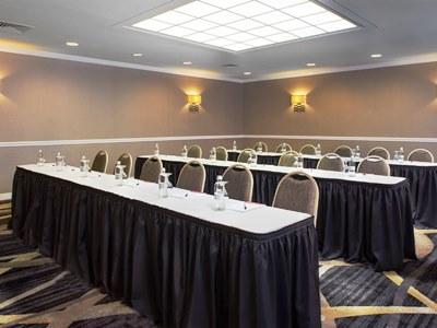 Khách sạn Doubletree By Hilton New York-laguardia New York