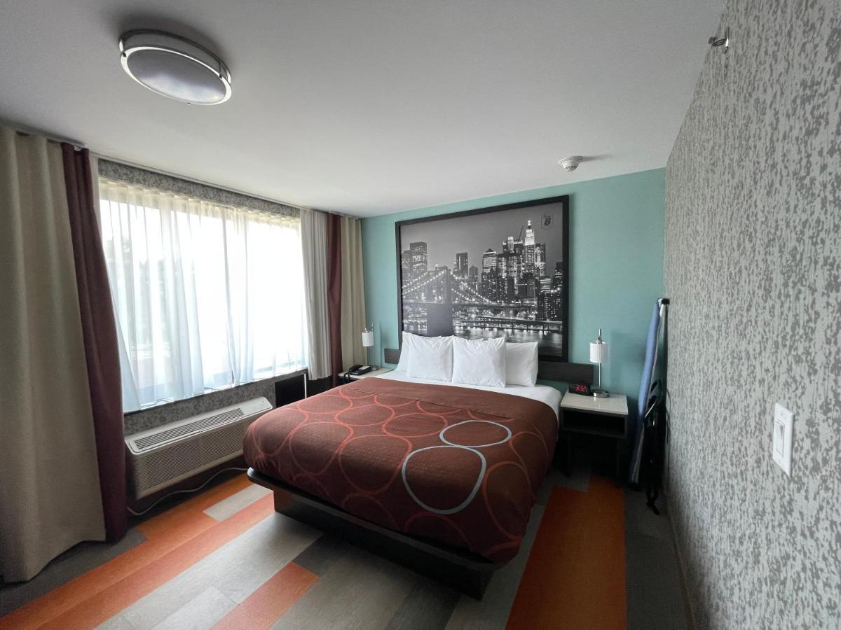 Khách sạn Super 8 By Wyndham Brooklyn Williamsburg 2*