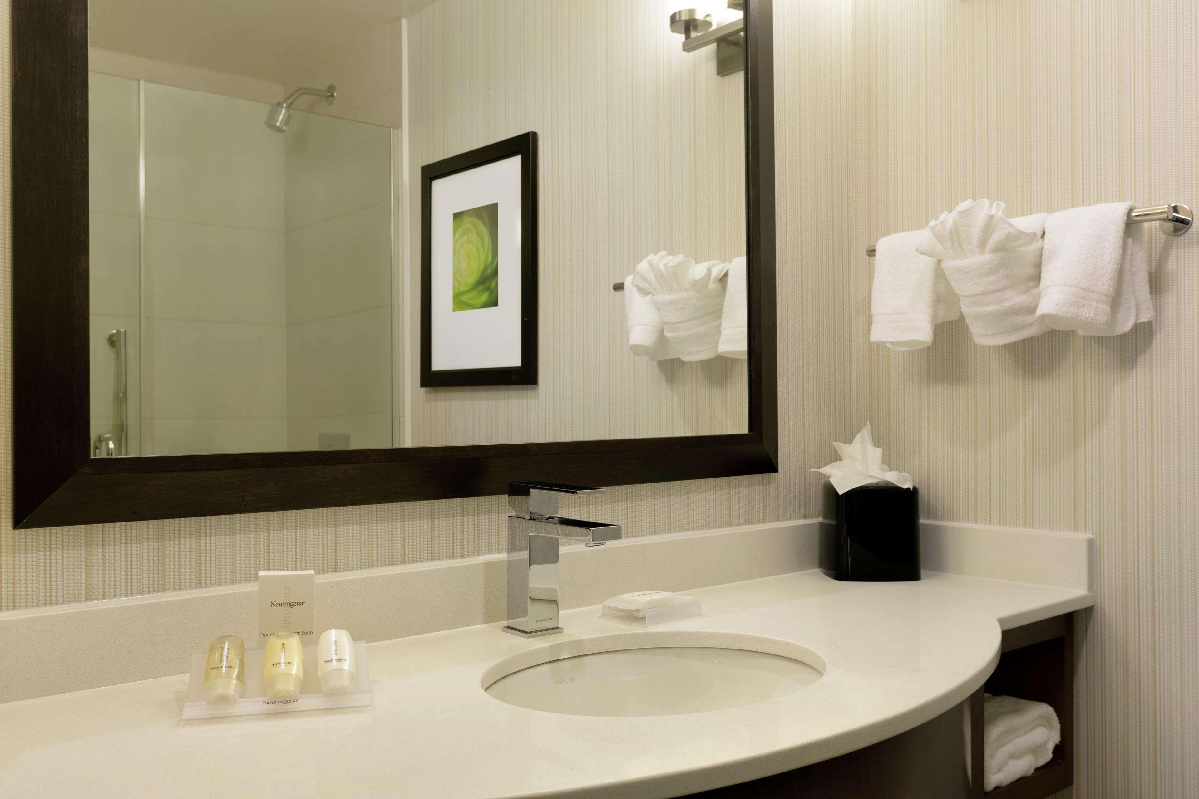 Khách sạn Hilton Garden Manhattan Midtown East 3*