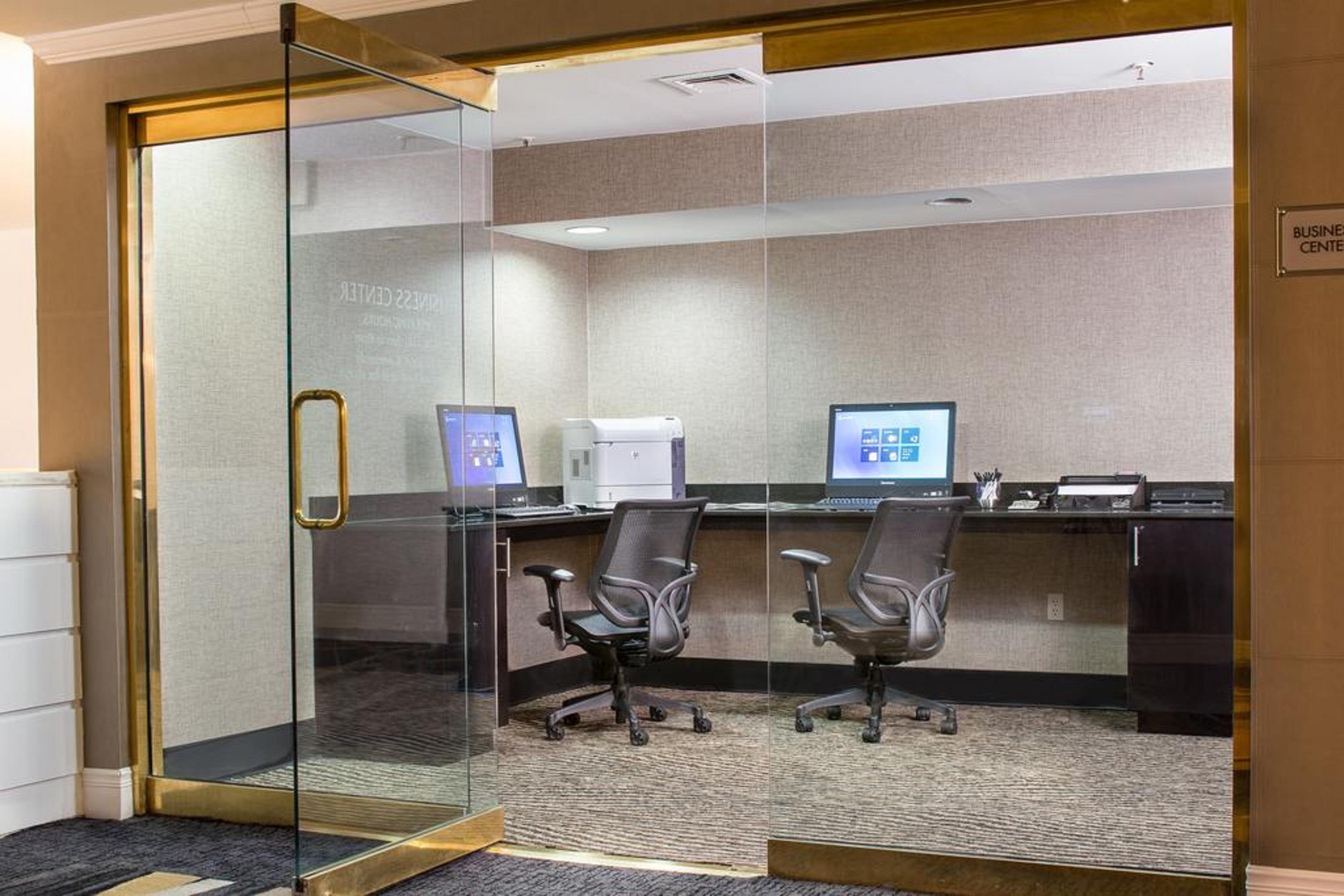 Khách sạn Doubletree By Hilton New York-laguardia 3*