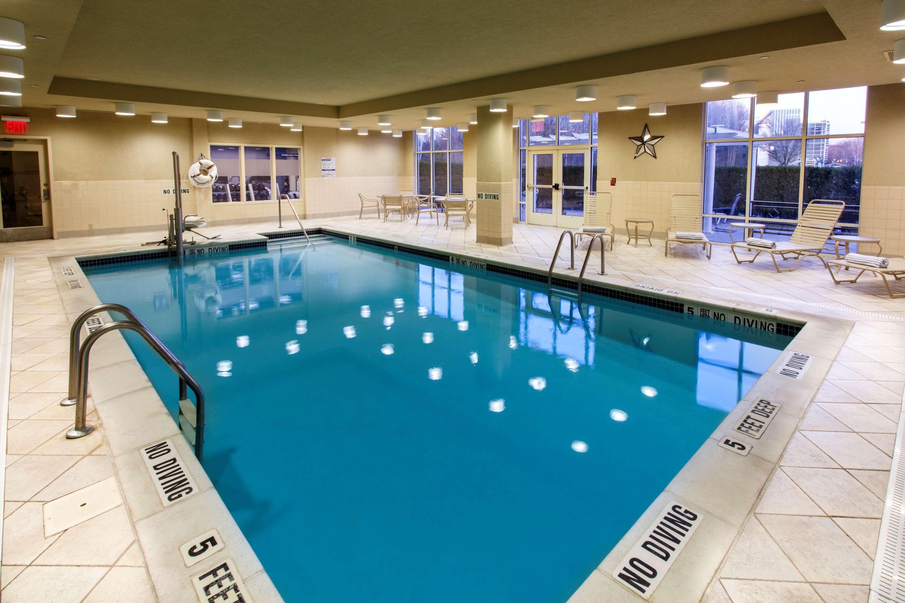 Khách sạn Hampton & Staten Island 3*