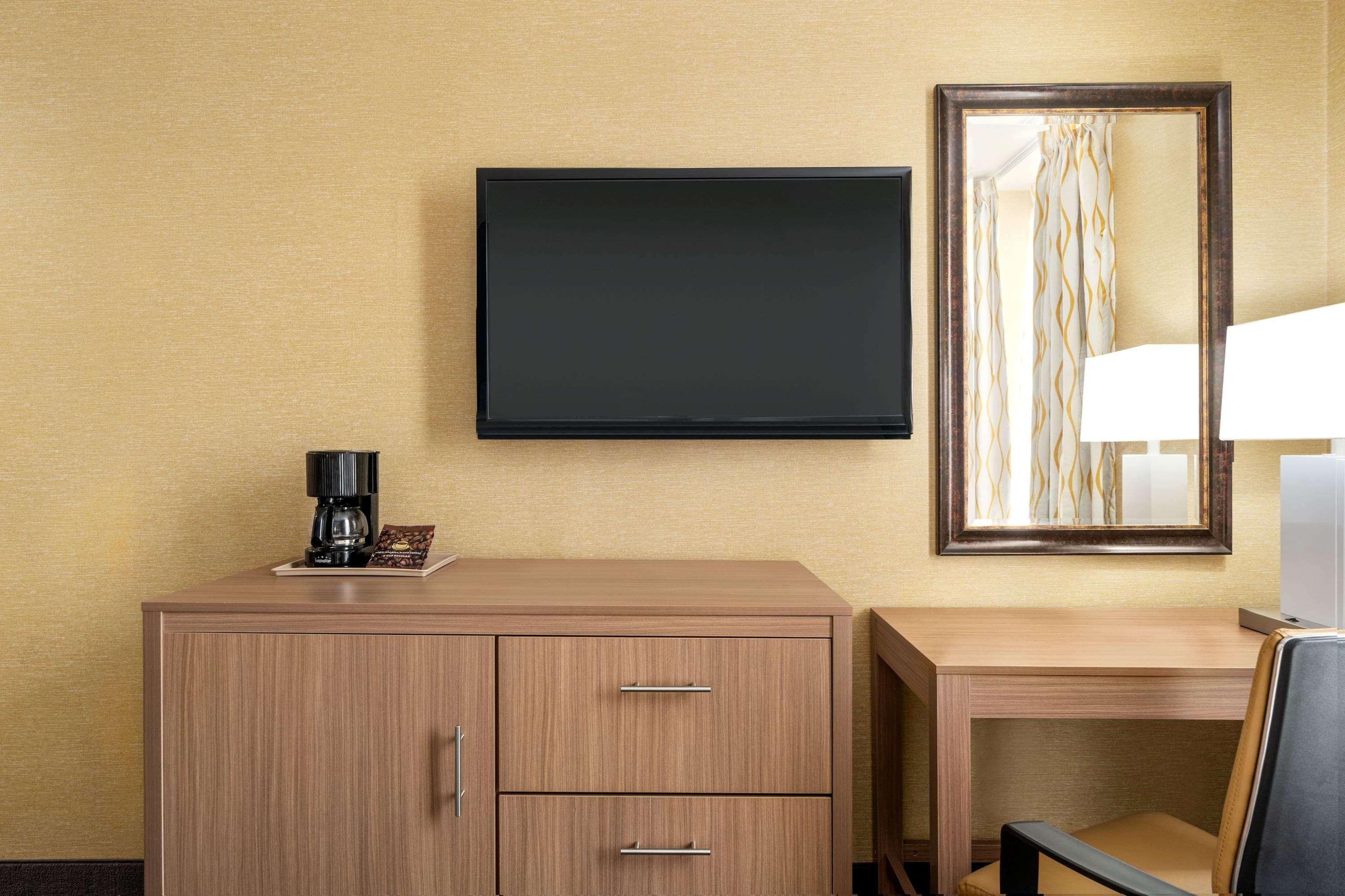 Days By Wyndham Long Island Khách sạn 3*