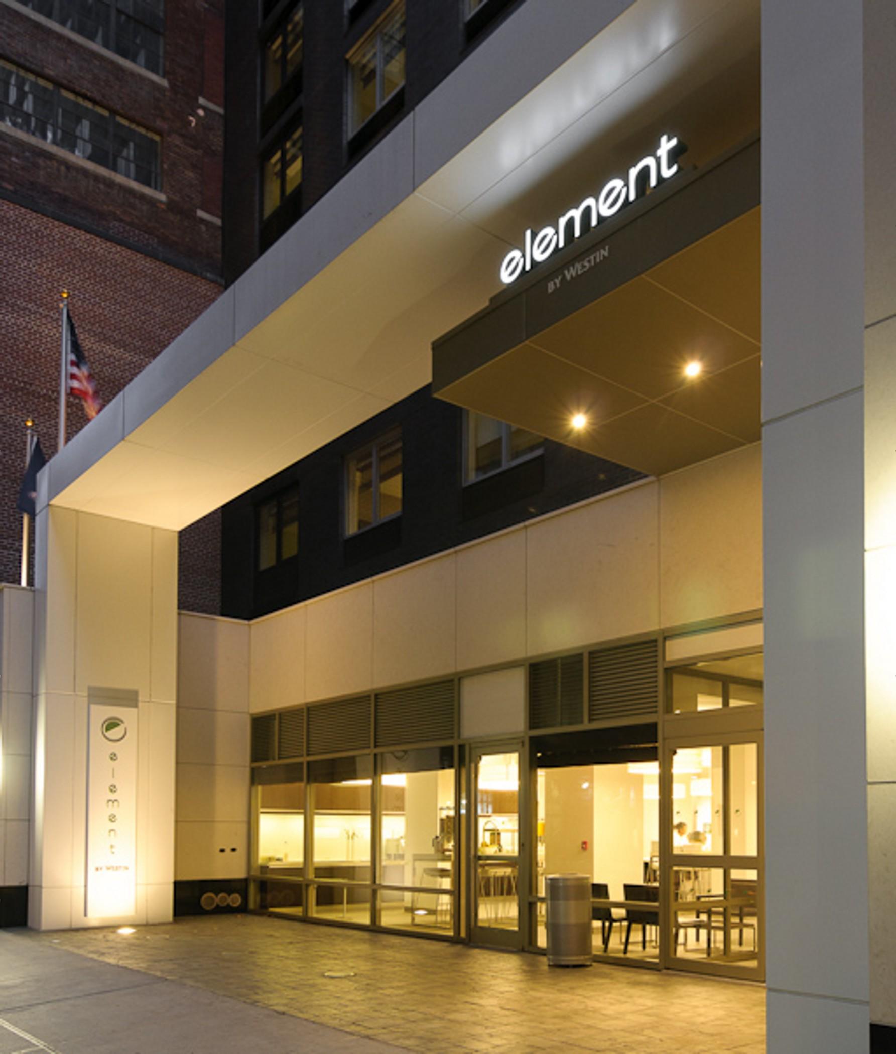 Khách sạn Element Times Square West 4*