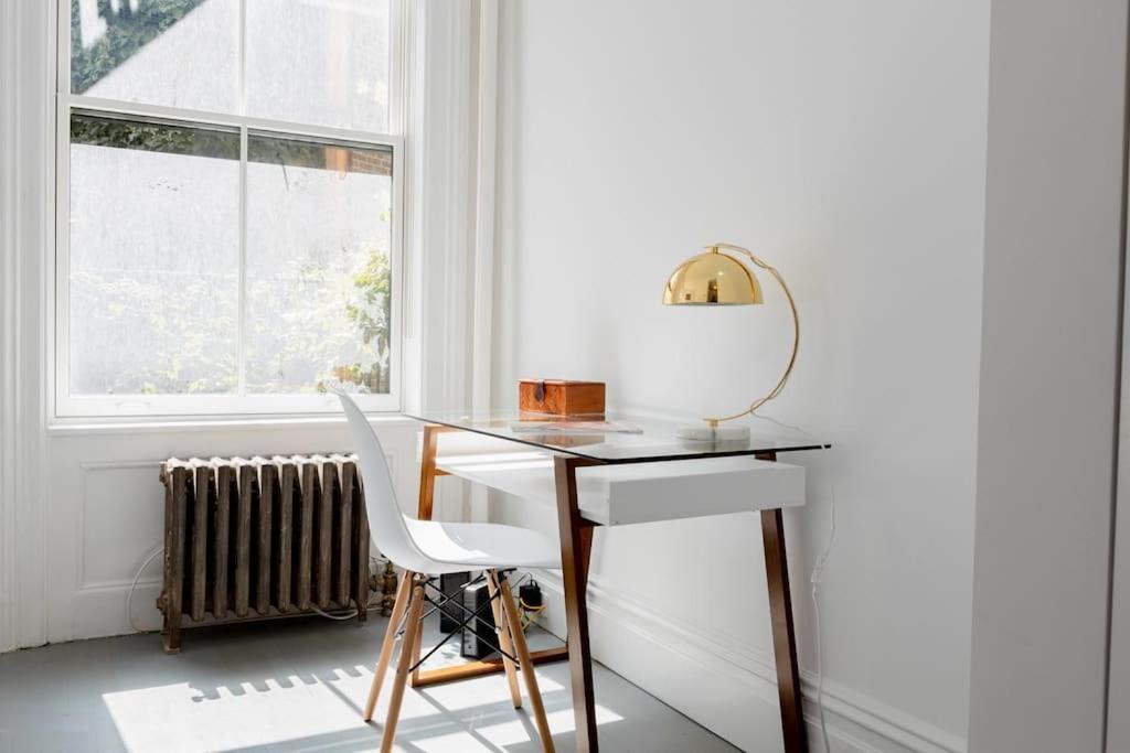 Căn hộ E10-2 Designer East Village Townhouse 1br W D New York