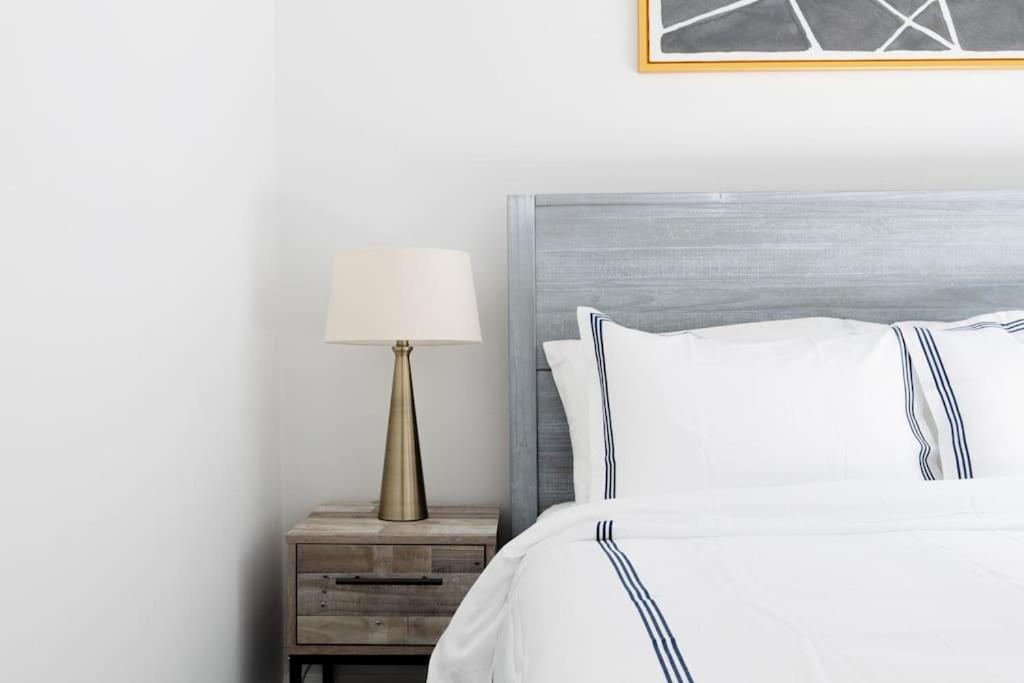 Căn hộ E10-2 Designer East Village Townhouse 1br W D