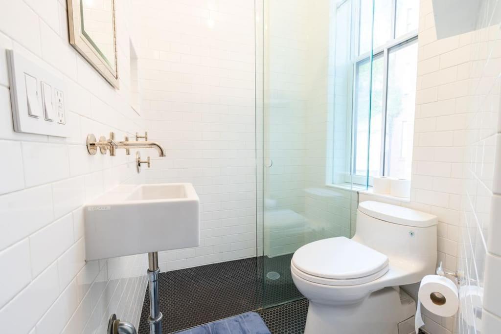 Căn hộ E10-2 Designer East Village Townhouse 1br W D New York